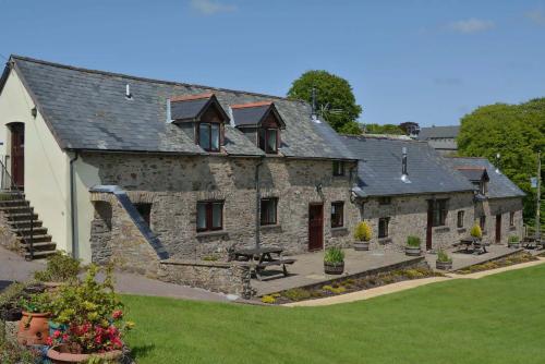 West Hollowcombe Farm Cottages